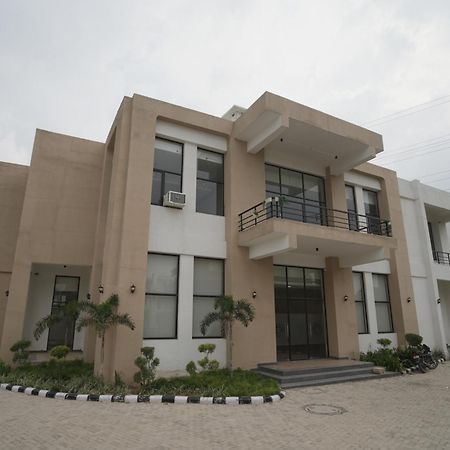 فندق Tdi Club Retreat Sector-110 Mohali المظهر الخارجي الصورة